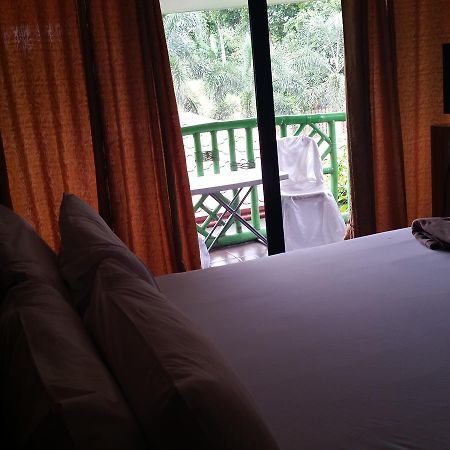 Готель Casa De Miguelitos Tagaytay City Екстер'єр фото