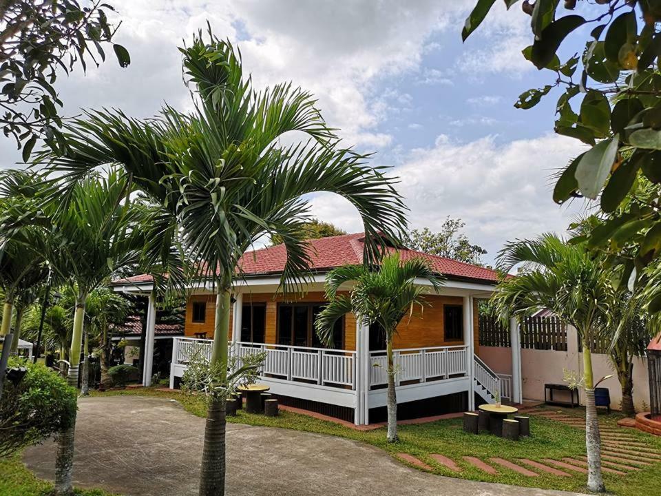 Готель Casa De Miguelitos Tagaytay City Екстер'єр фото